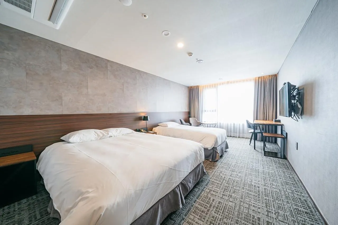 With City Hotel Jeju