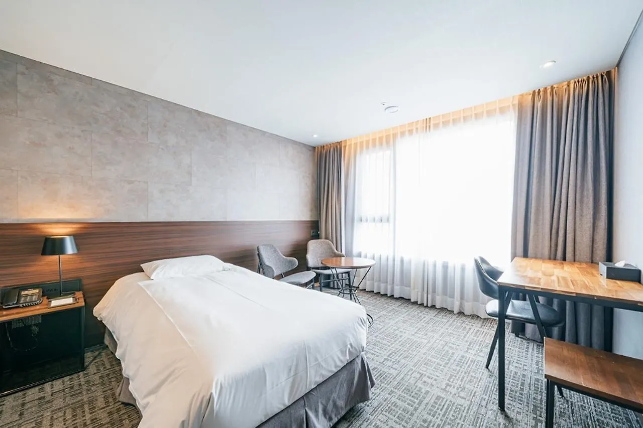 With City Hotel Jeju