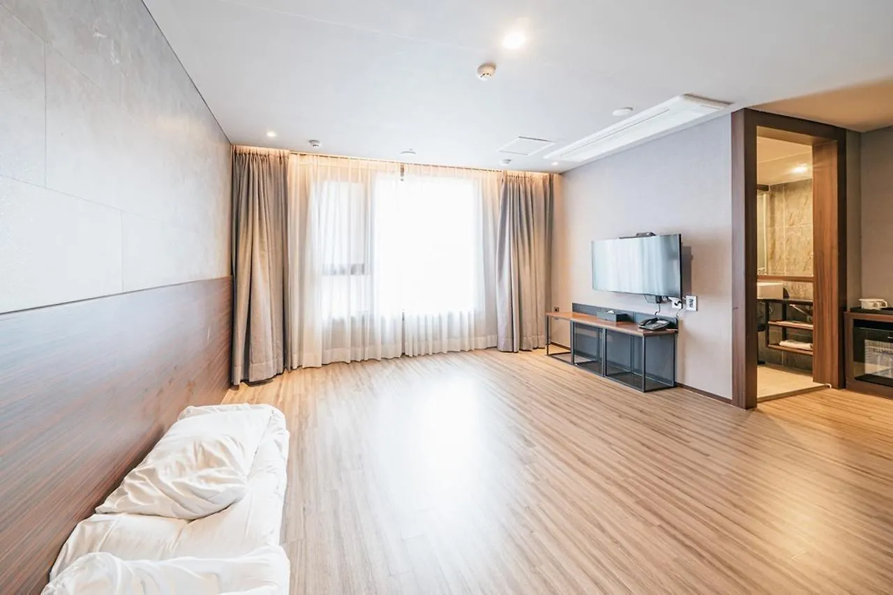 With City Hotel Jeju 3*,  South Korea